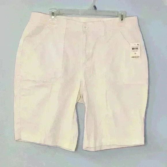 Karen Scott  long, white walking shorts with stretch waist and pockets size 10 - Picture 1 of 12